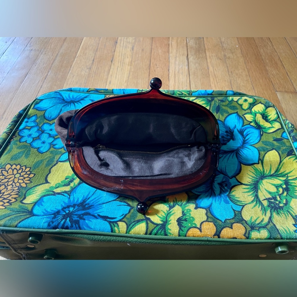 50s-60s Vintage Suede Clutch with Lucite Handle - Picture 3 of 8